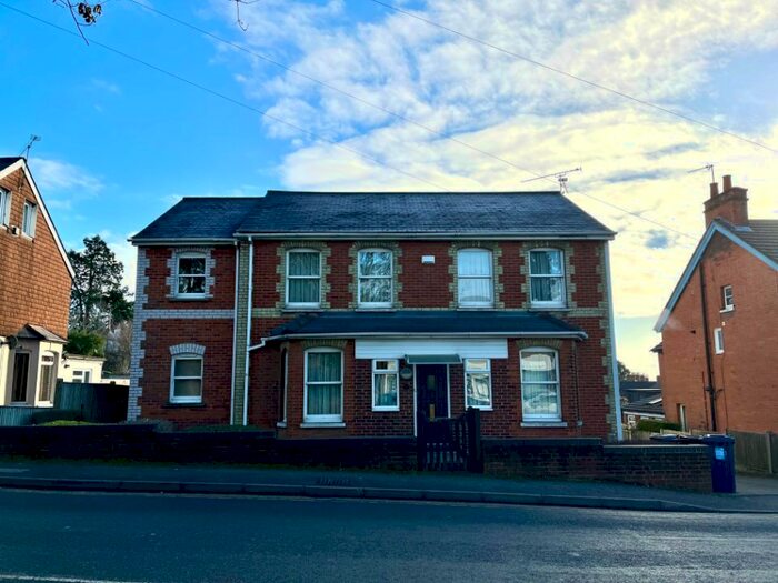 4 Bedroom Detached House To Rent In Farnborough Road, Farnham GU9