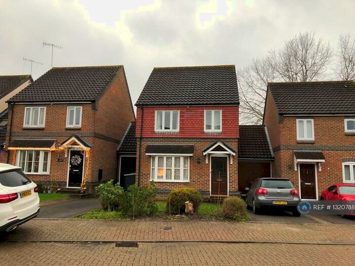 3 Bedroom Detached House To Rent In Kaye Don Way, Weybridge, KT13