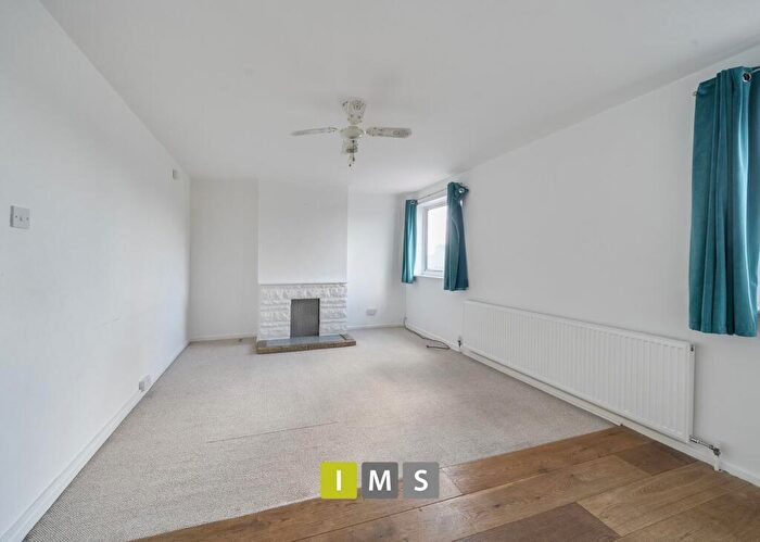 3 Bedroom Flat To Rent In Bucknell Road, Bicester, OX26