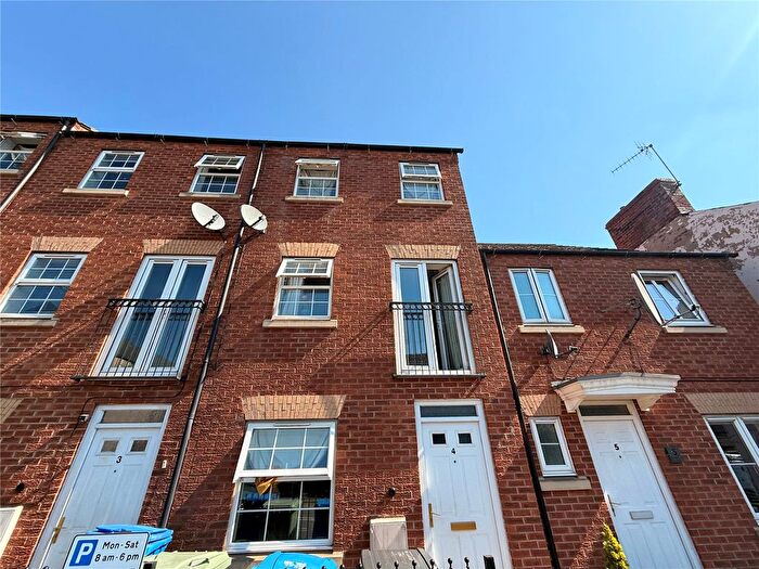 3 Bedroom Town House For Sale In Richmond Gardens, Hardwick Street, Chesterfield, Derbyshire, S41