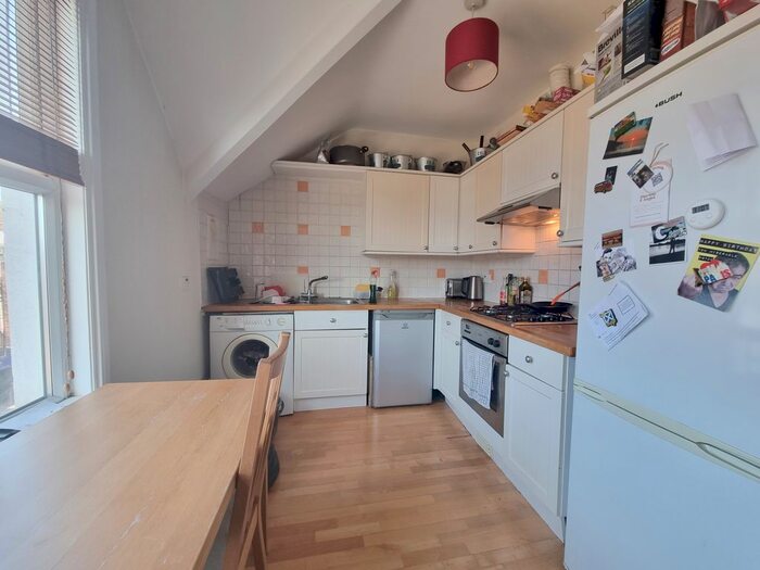 1 Bedroom Flat To Rent In Garratt Lane, Wandsworth, SW18