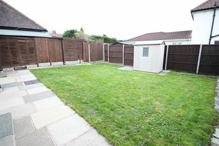 4 Bedroom House To Rent In Bovingdon Avenue, Wembley, HA9