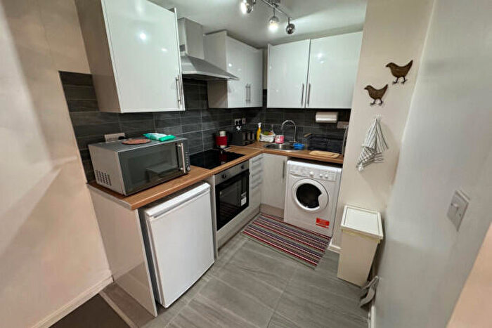 2 Bedroom Flat To Rent In Penford Court Cardiff, CF24