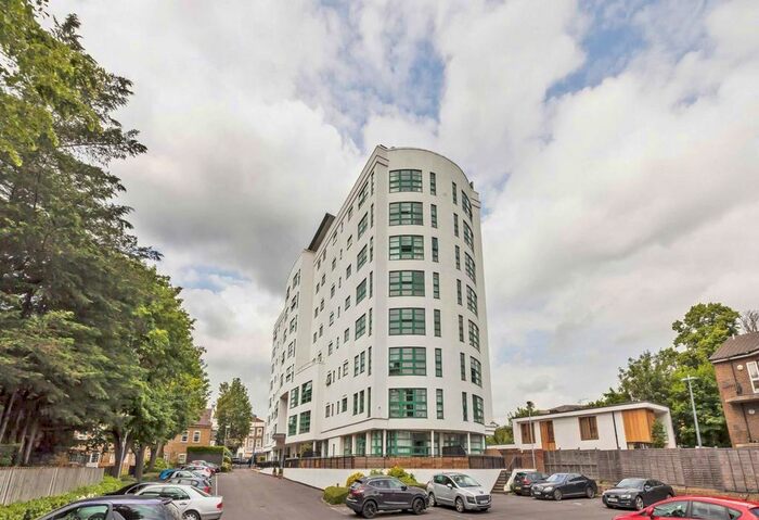 2 Bedroom Flat To Rent In Aitman Drive, Kew Bridge Road, Brentford TW8