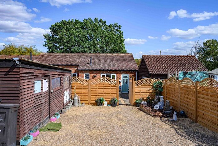 3 Bedroom Semi-Detached Bungalow For Sale In Tylers Causeway, Newgate Street, Hertford, SG13