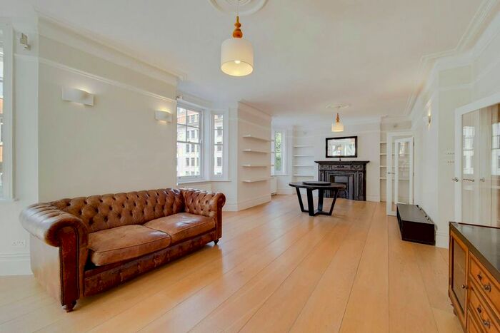 2 Bedroom Flat To Rent In Great Portland Street, Fitzrovia, London, W1W