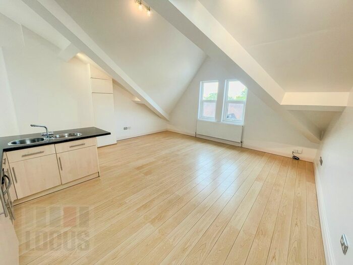 1 Bedroom Flat To Rent In Queens Road, Buckhurst Hill, IG9
