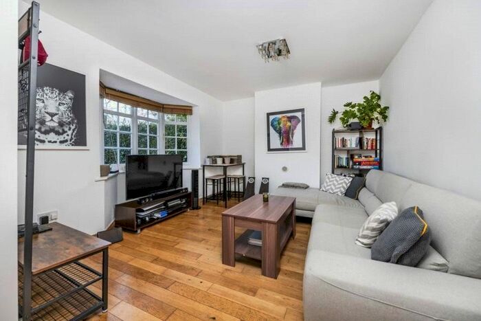 1 Bedroom Flat To Rent In Neale Close, London, N2