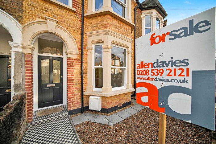 4 Bedroom House For Sale In Simmonds Road, Leyton, E10