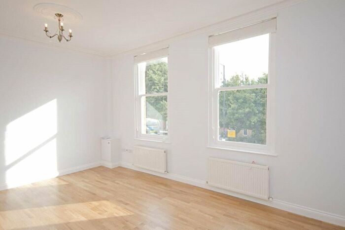 1 Bedroom Flat To Rent In Amhurst Road, Hackney, London, E8