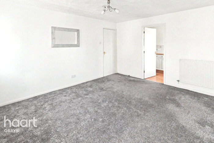 2 Bedroom Flat To Rent In Drake Road, Grays, RM16