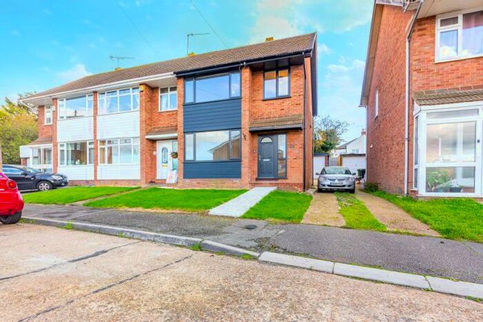 3 Bedroom Semi-Detached House To Rent In Tern Way, Brentwood, Essex, CM14