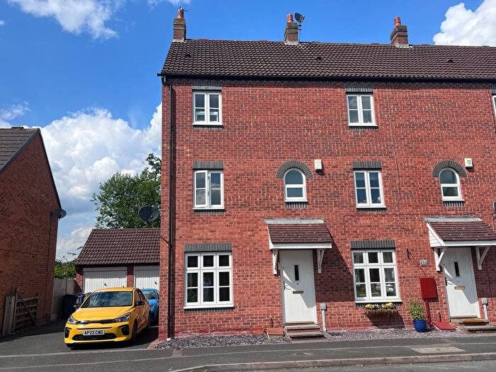 4 Bedroom Semi-Detached House To Rent In Ovaldene Way, Stoke-On-Trent, ST4