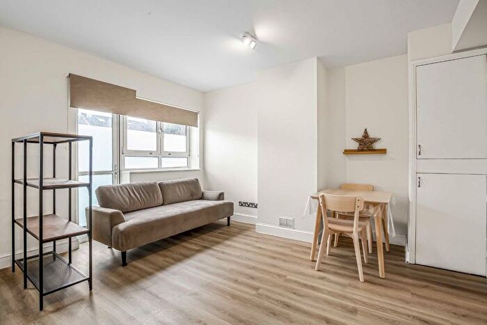 Studio To Rent In Holdernesse Road, Tooting, SW17