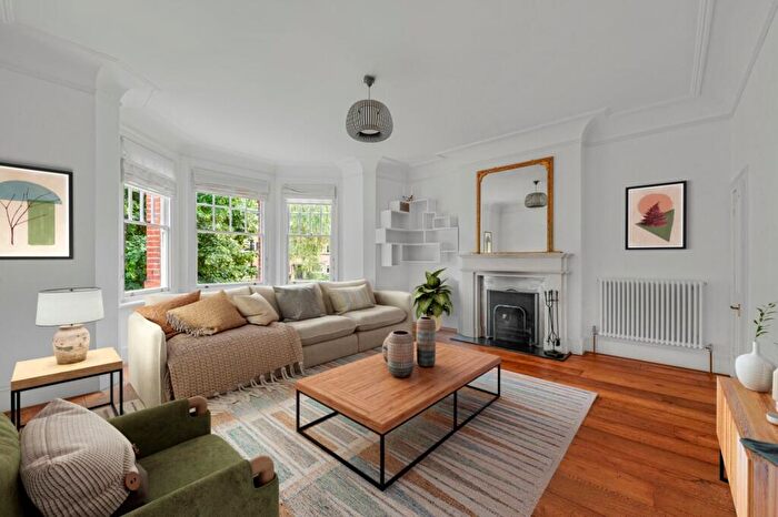 6 Bedroom Semi-Detached House To Rent In Avenue Road, Highgate, N6
