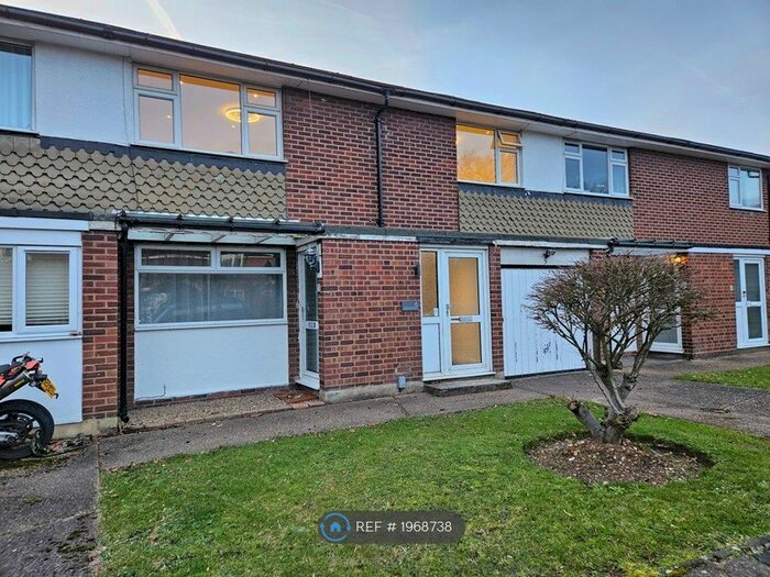 2 Bedroom Flat To Rent In Southgate, London, N14