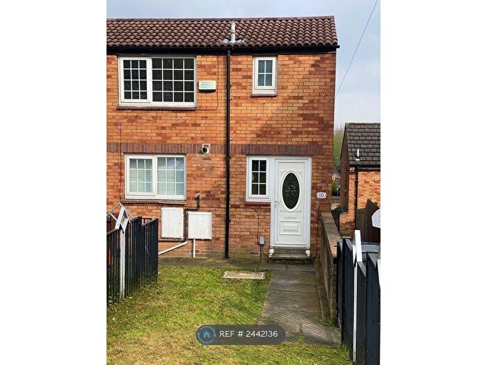 3 Bedroom Semi-Detached House To Rent In Normanton Gardens, Sheffield, S4