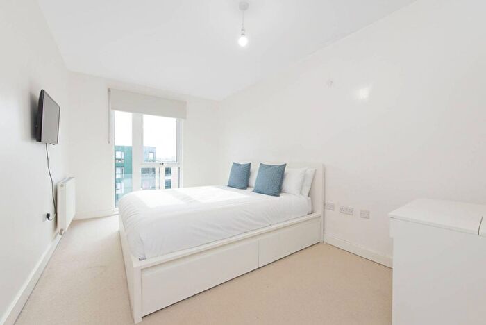 3 Bedroom Flat To Rent In Telegraph Avenue, Colindale, London, NW9