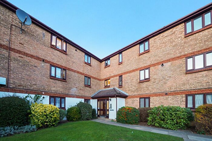 2 Bedroom Flat To Rent In Burnham Gardens, Croydon, CR0