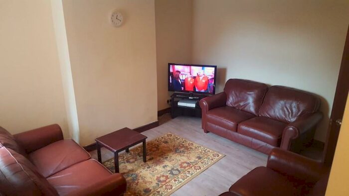 5 Bedroom Semi-Detached House To Rent In Grove Road, Nottingham, NG7