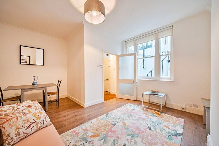 2 Bedroom Flat For Sale In Winchester Street, Pimlico, London, SW1V