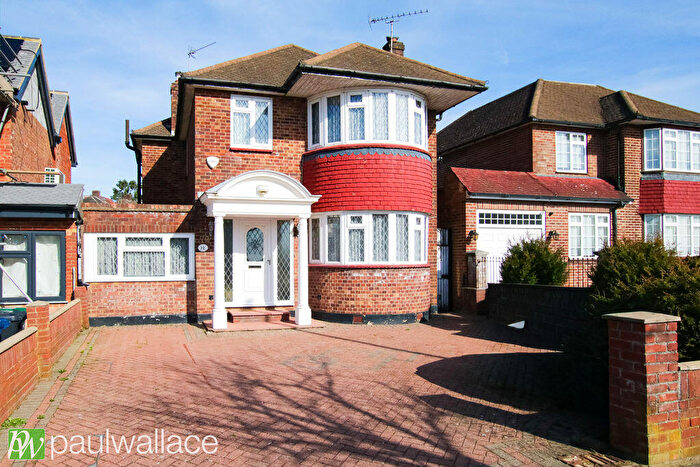 3 Bedroom Detached House For Sale In Mount Pleasant, | Detached Family Home With ’ Garden & Extension Potential (Stpp), EN4