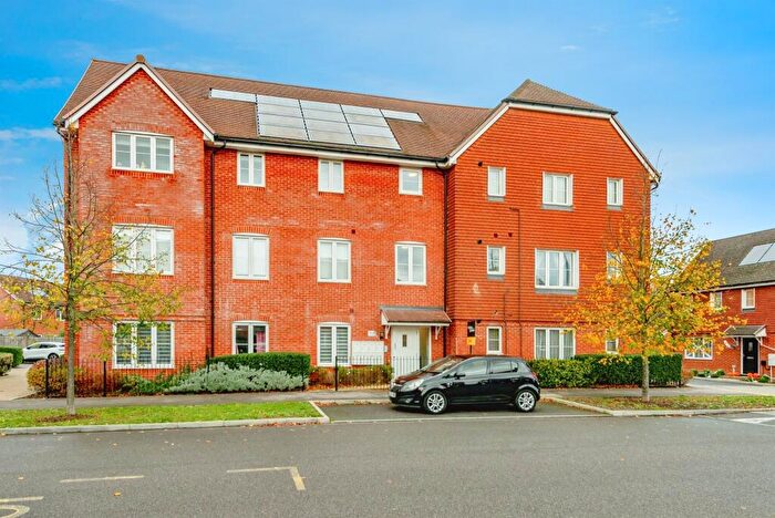 2 Bedroom Flat For Sale In Webber Street, Horley, RH6