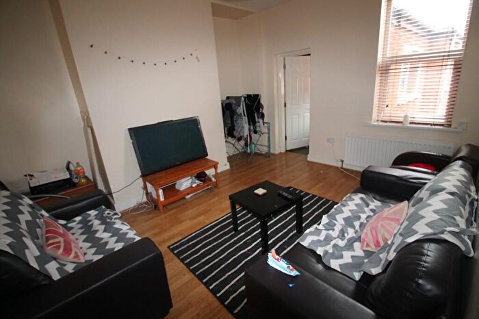 4 Bedroom Maisonette To Rent In Helmsley Road, Newcastle Upon Tyne, NE2
