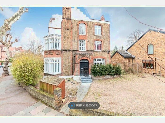 2 Bedroom Flat To Rent In St. Margarets Road, London SE4