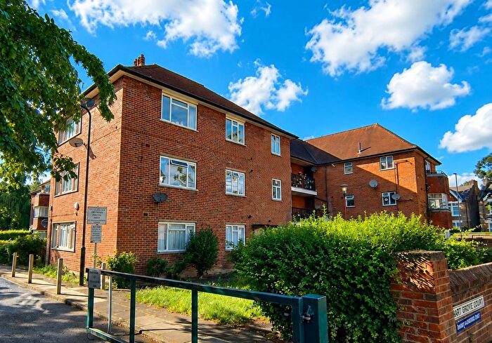 3 Bedroom Flat For Sale In Flat Hart Grove Court, Hart Grove, Ealing, London, W5
