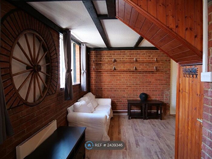 2 Bedroom Terraced House To Rent In Lansdowne Hill, West Norwood, SE27