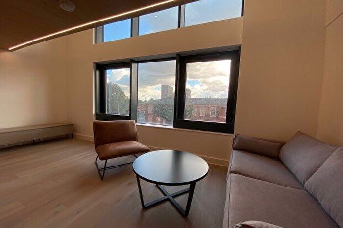 2 Bedroom Flat To Rent In Spinners Way, Manchester, M15