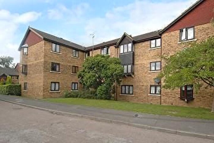 1 Bedroom Flat To Rent In Latimer Close, Woking, GU22