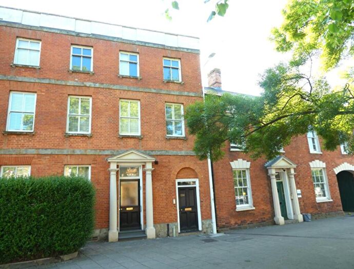 2 Bedroom Apartment For Sale In Banbury, OX16