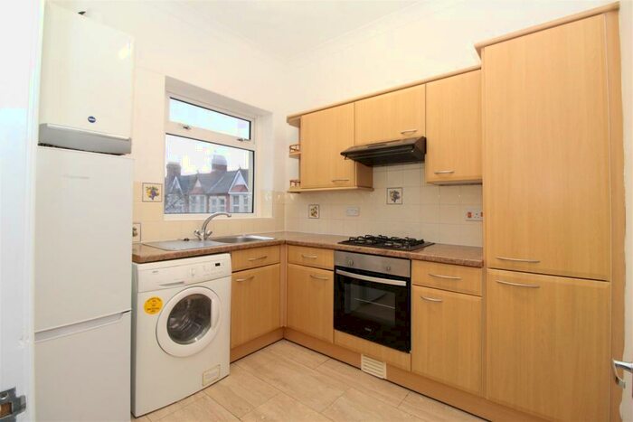 2 Bedroom Flat To Rent In Romilly Road, Pontcanna, Cardiff, CF5