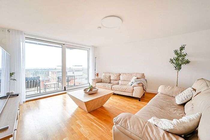 3 Bedroom Flat To Rent In Holland Gardens, Brentford, TW8