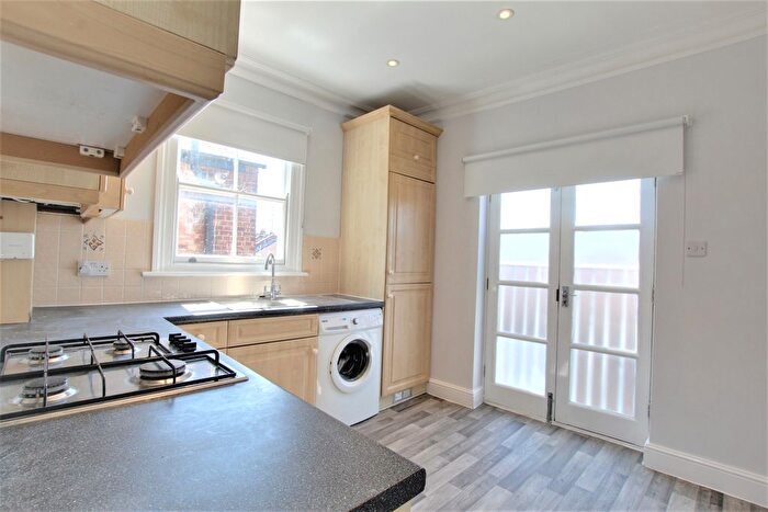 1 Bedroom Flat To Rent In Curwen Road, London, W12