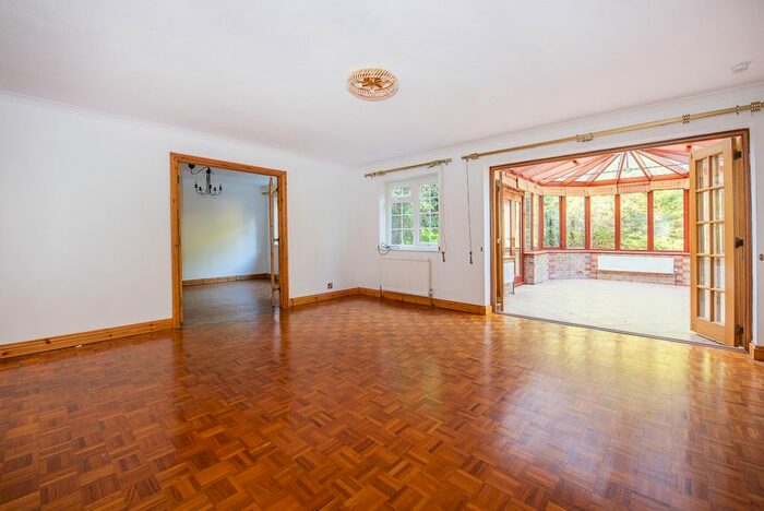 5 Bedroom Flat To Rent In Robinwood Place, London, SW15