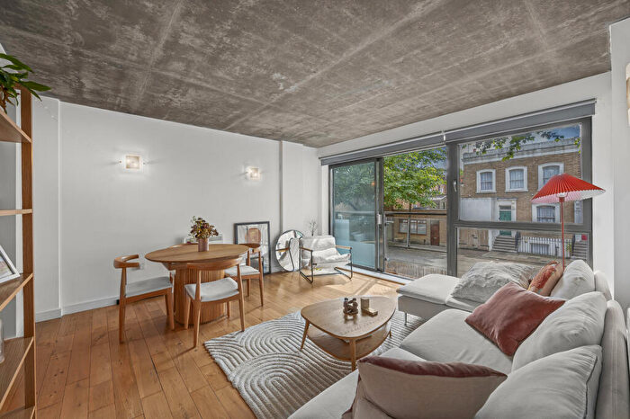 2 Bedroom Apartment For Sale In Coleman Fields, London, N1