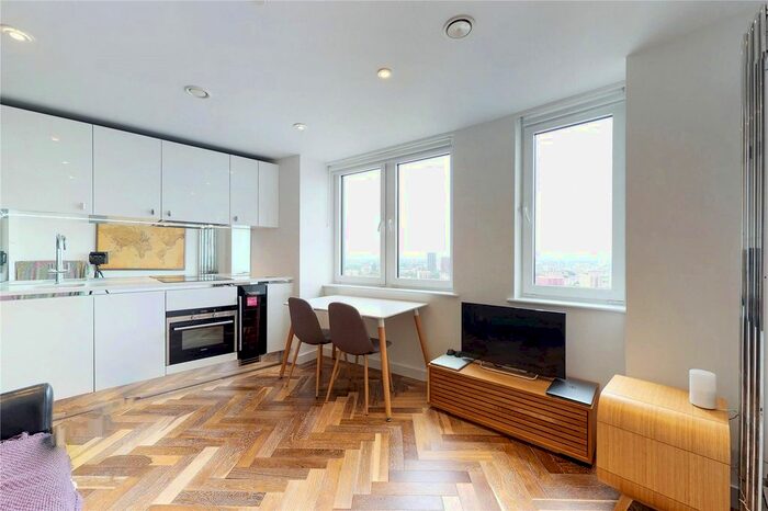 Studio To Rent In Eagle Point, London, EC1V