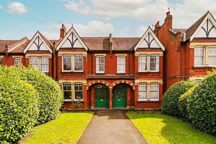 2 Bedroom Flat To Rent In St. Marys Road, Ealing, W5