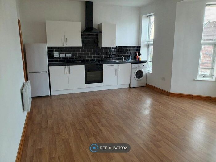 2 Bedroom Flat To Rent In Landguard Road, Southampton SO15