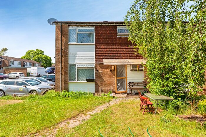 3 Bedroom End Of Terrace House For Sale In Hithercroft Road, High Wycombe, HP13