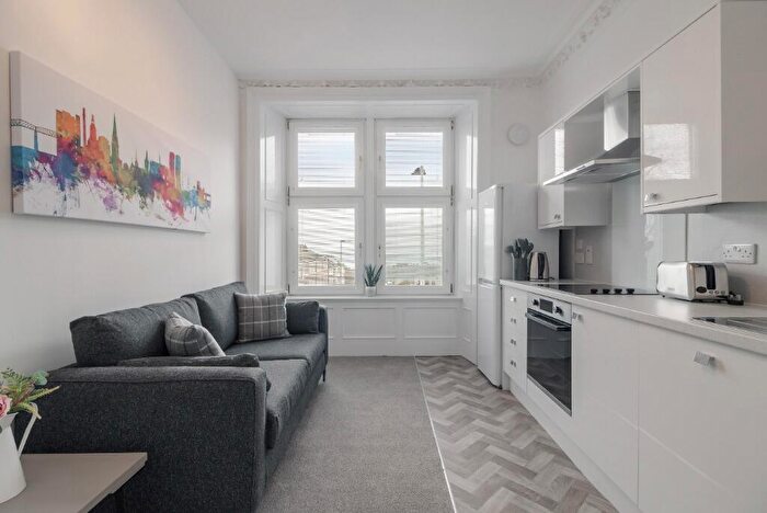 2 Bedroom Flat To Rent In Clepington Road, City Centre, Dundee, DD3