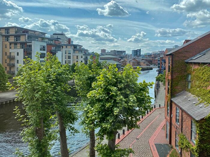 1 Bedroom Flat To Rent In The Chandlers, Leeds, LS2