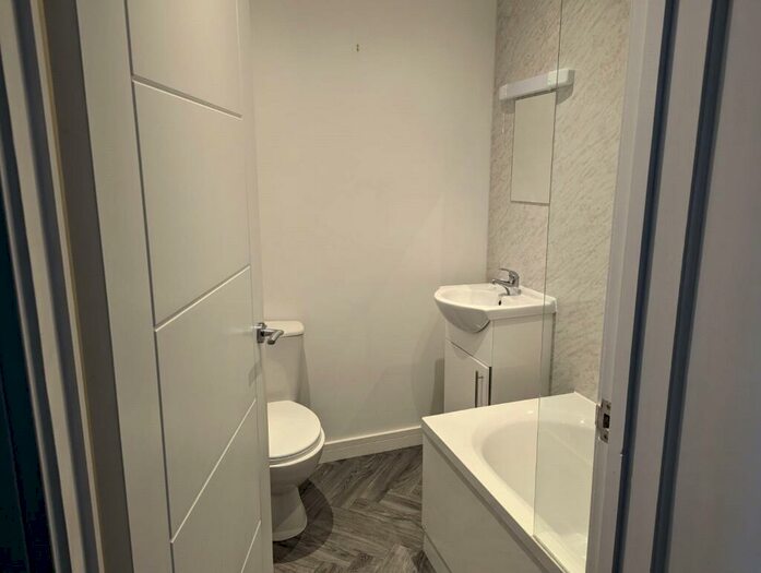 2 Bedroom Apartment To Rent In Clifton Court, Portland, Dorset, DT5
