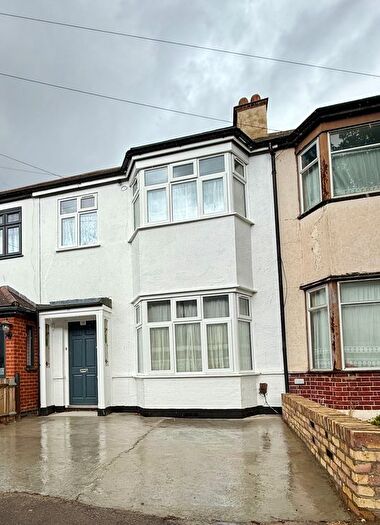 4 Bedroom Terraced House To Rent In Staines Road, Ilford, IG1