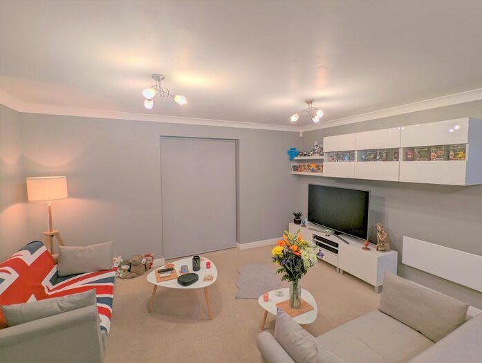 2 Bedroom Flat To Rent In Fairfield Court, Gale Lane, York, YO24