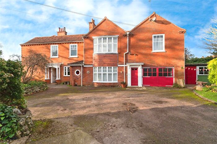 6 Bedroom Link Detached House For Sale In Norwich Road, Fakenham, Norfolk, NR21