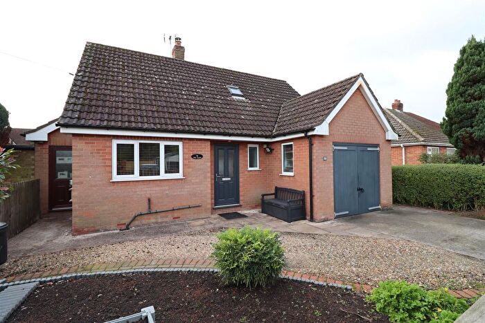 2 Bedroom Chalet For Sale In Sutton Lane, Barmby Moor, York, YO42